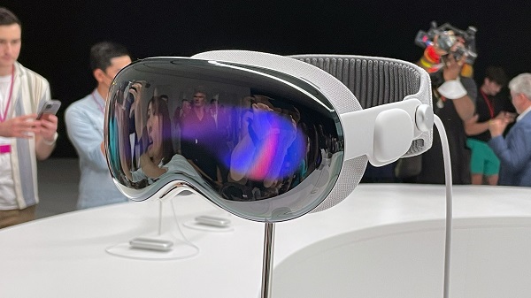 Lancio di Apple Vision Pro VR